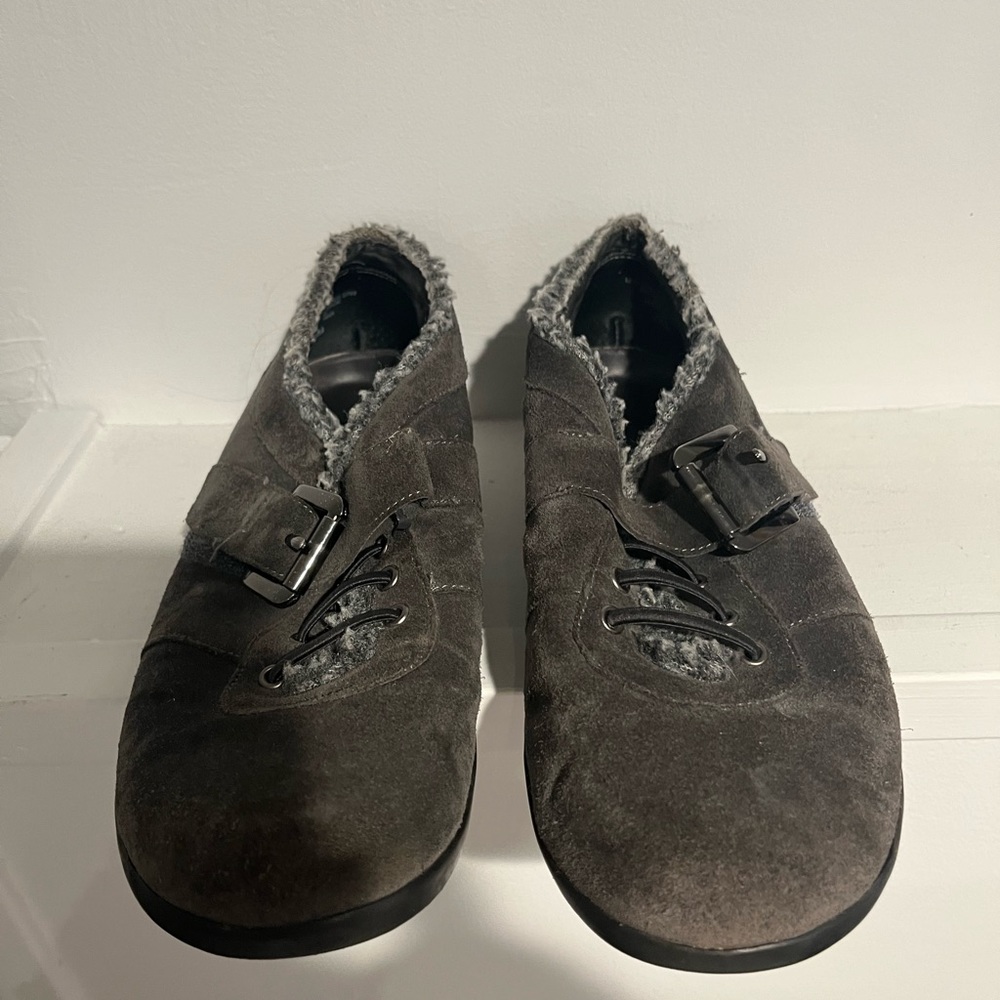 Easy Spirit fur lined shoes